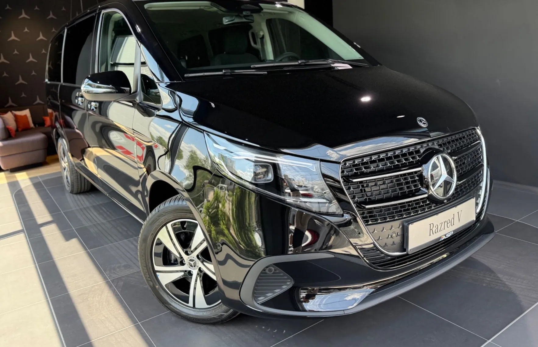 Zunanja slika - Mercedes-Benz V-Razred - 300d 4MATIC STYLE dolgi - 1