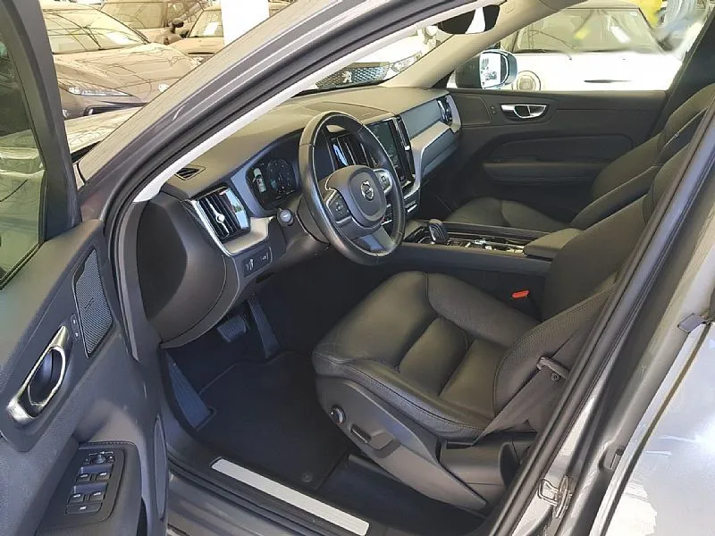 Zunanja slika - Volvo XC60 - B4D AWD Momentum Avt. JAMSTVO - 8