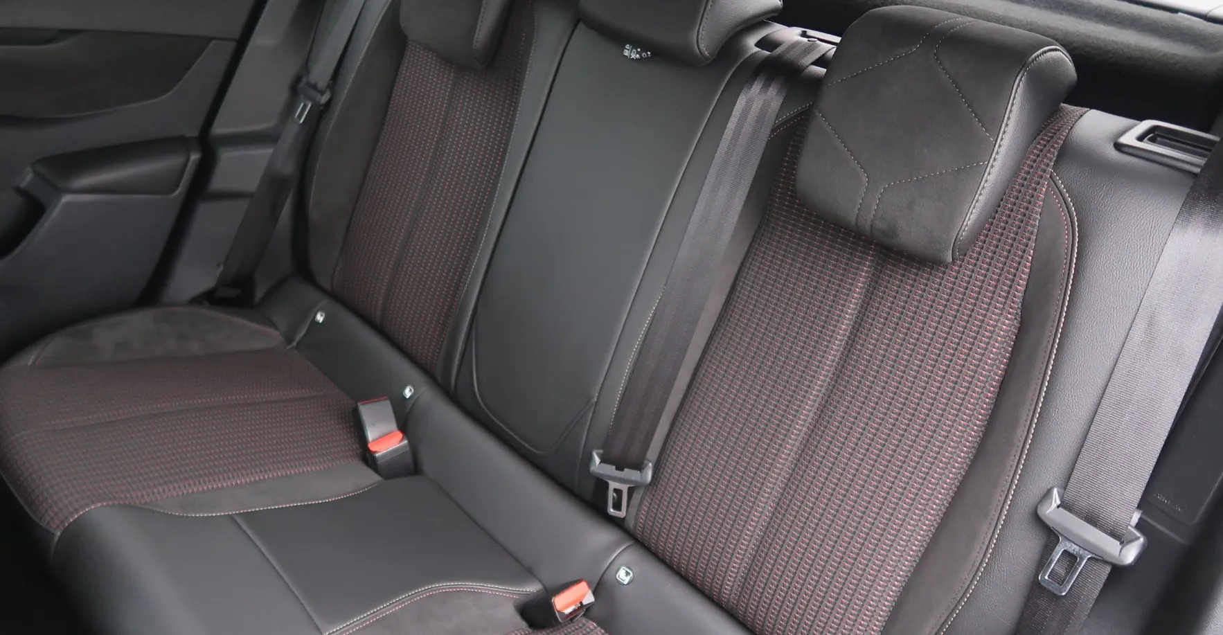 Zunanja slika - DS DS 3 Crossback - Perform. Line 1.2 PureTech 130 S S EAT8-QI-NAVI - 14