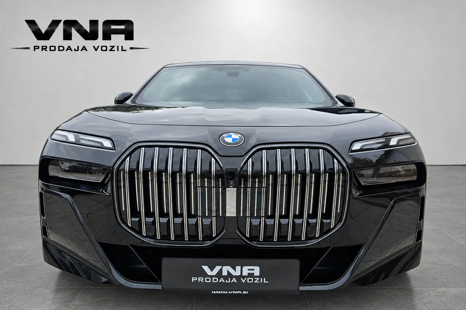 Zunanja slika - BMW serija 7: - 740d xDrive Avt. |M-PRO|ZRAK|ICON|360-KAM|BOWERS| - 2