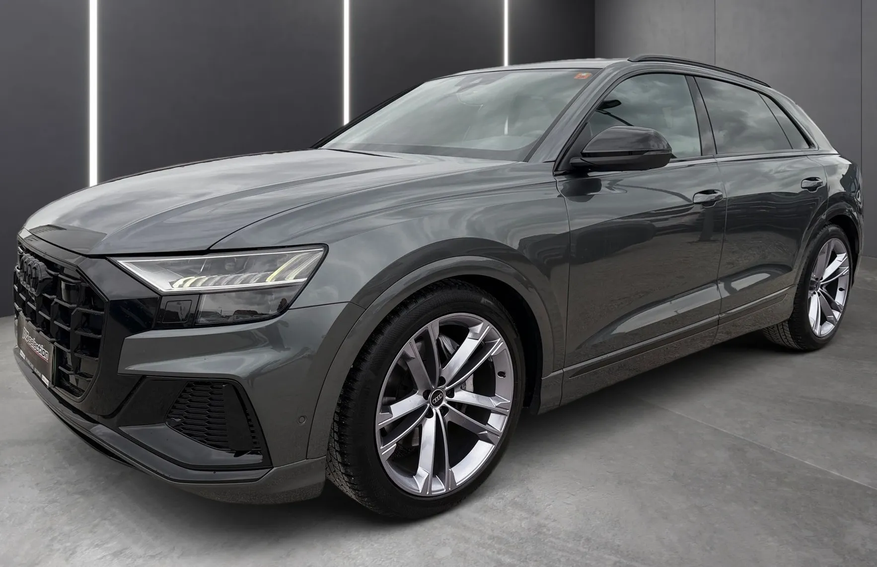 Zunanja slika - Audi Q8 - 50 TDI Quattro-S Line-Zračno-22 COL-360kamera-Navi - 1