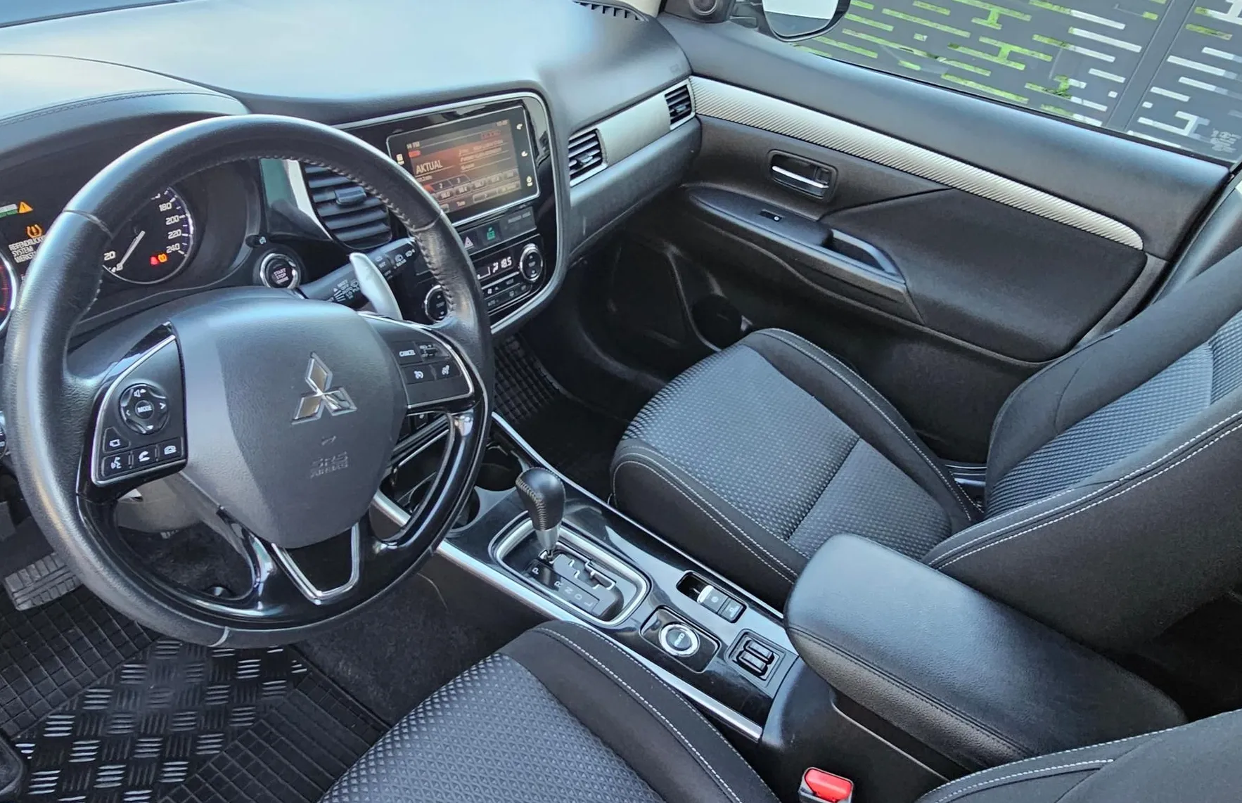 Zunanja slika - Mitsubishi Outlander - 4WD 2.2 DI-D Instyle+ Avt.-le 104.000km-Odličen- - 2