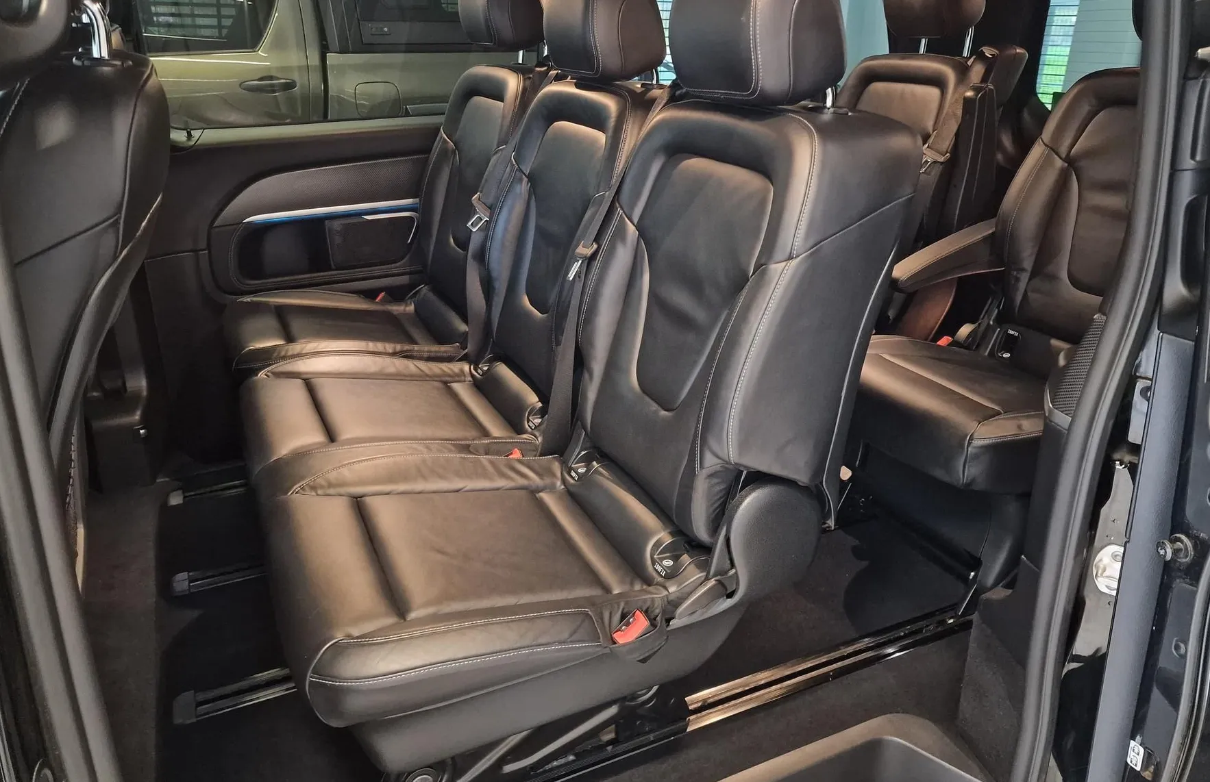 Zunanja slika - Mercedes-Benz V-Razred - V 300d LONG|AMG LINE|4X4|PAN|360|BURMESTER| - 10