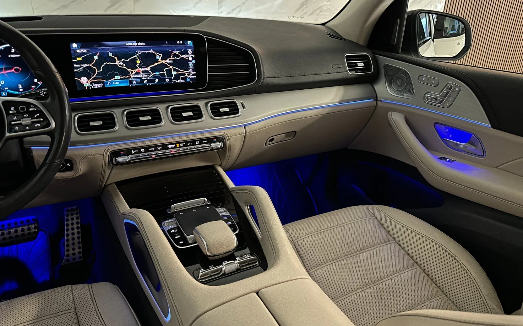 Notranja slika - Mercedes-Benz GLS-Razred - 400d|4M|AMG|Pano|Zračno|HUD|ACC|Kljuka|Masaža|360K - 10