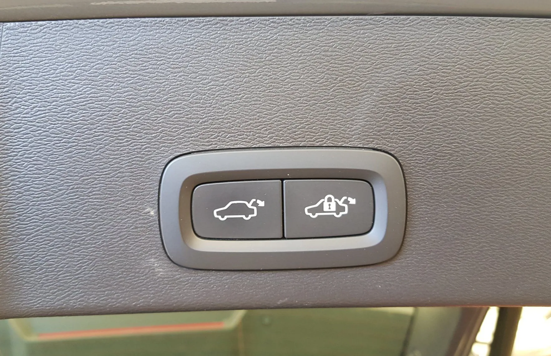 Zunanja slika - Volvo XC40 - T4 Recharge Twin Engine Inscription KAMERA PRIKLOP - 18
