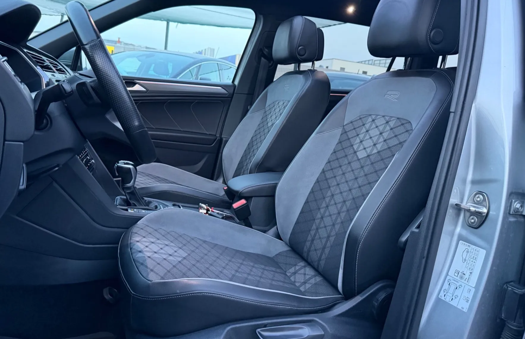 Zunanja slika - Volkswagen Tiguan Allspace - 4motion-2.0 TDI-R-Line-DSG-PANO-MRTVI KOTI-VIRTUA - 9