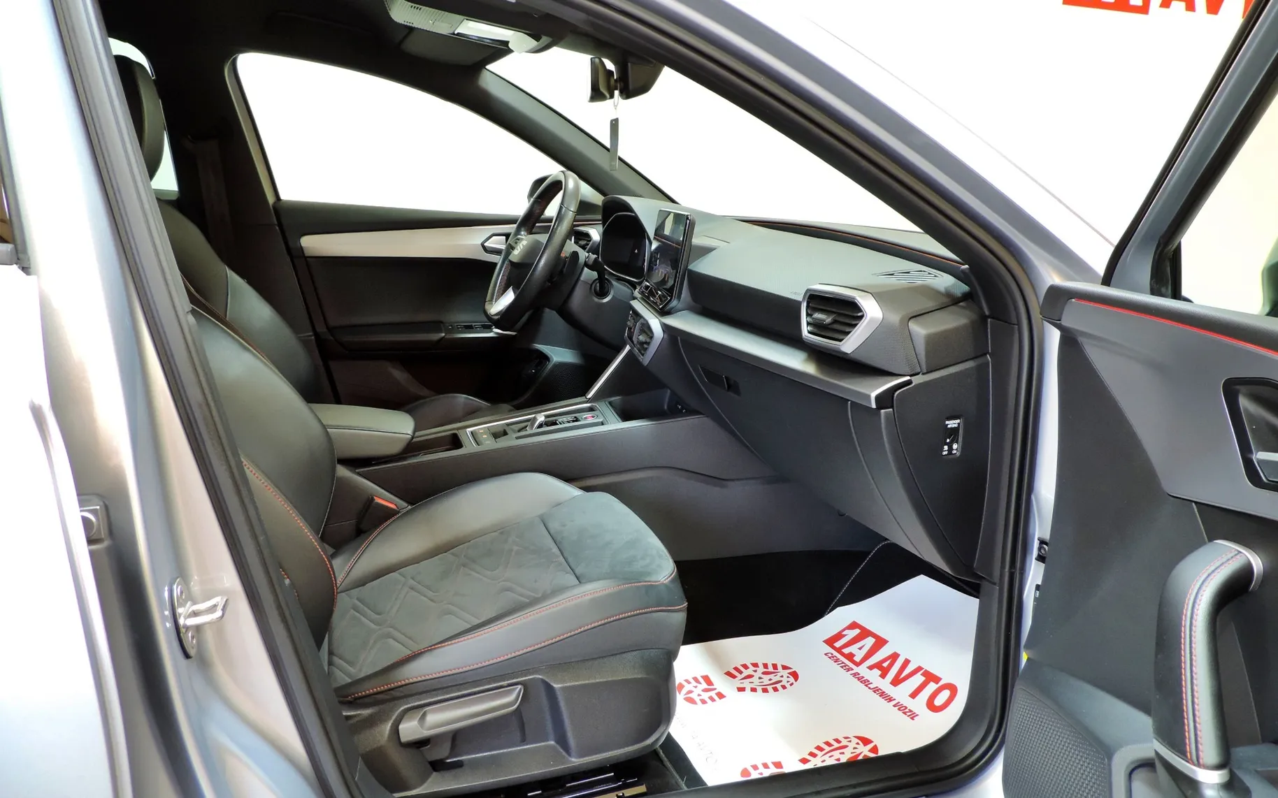 Zunanja slika - Seat Leon - ST 2.0 TDI FR DSG ACC-LED-MRTVI KOTI-MEMORY - 15