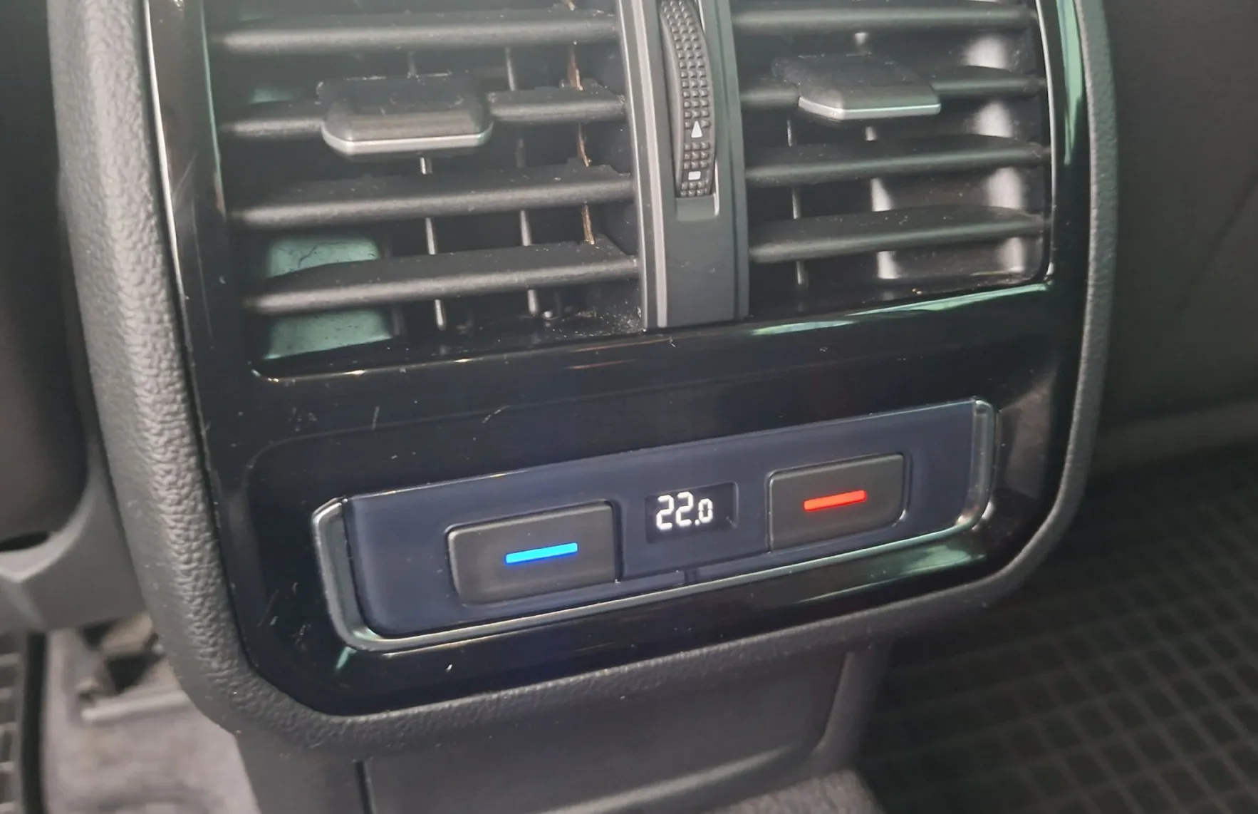 Zunanja slika - VW Passat - Variant 2.0 TDI  4-Motion R-line DSG - 17