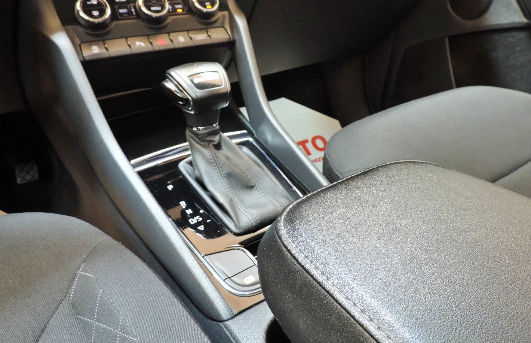 Zunanja slika - Škoda Kodiaq - 2.0 TDI Ambition DSG 7.SEDEŽEV-PANORAMA-ACC-LED - 18