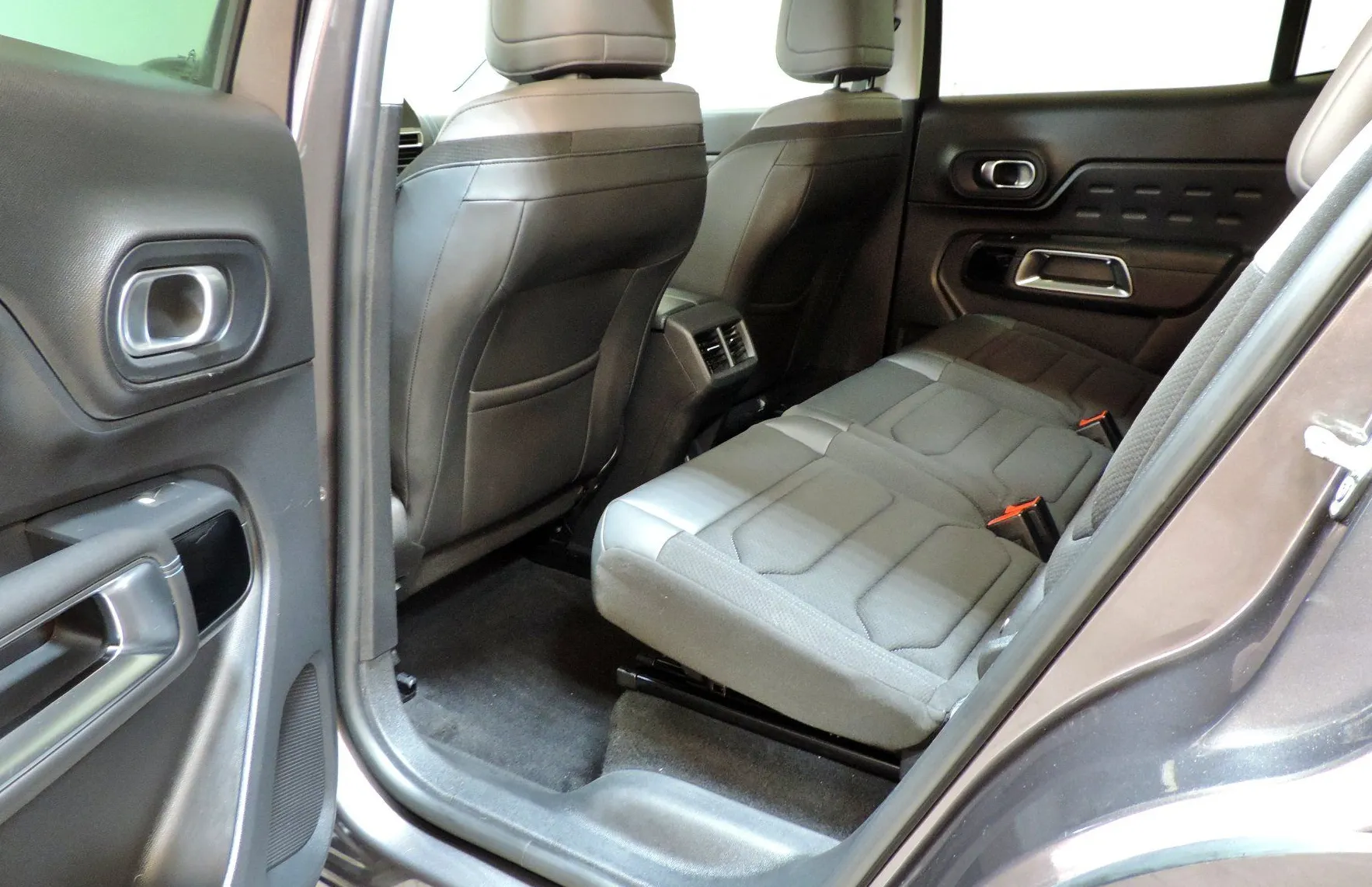 Zunanja slika - Citroën C5 Aircross - Hybrid 225 Avt. LED-KAMERA-KEYLESS - 10