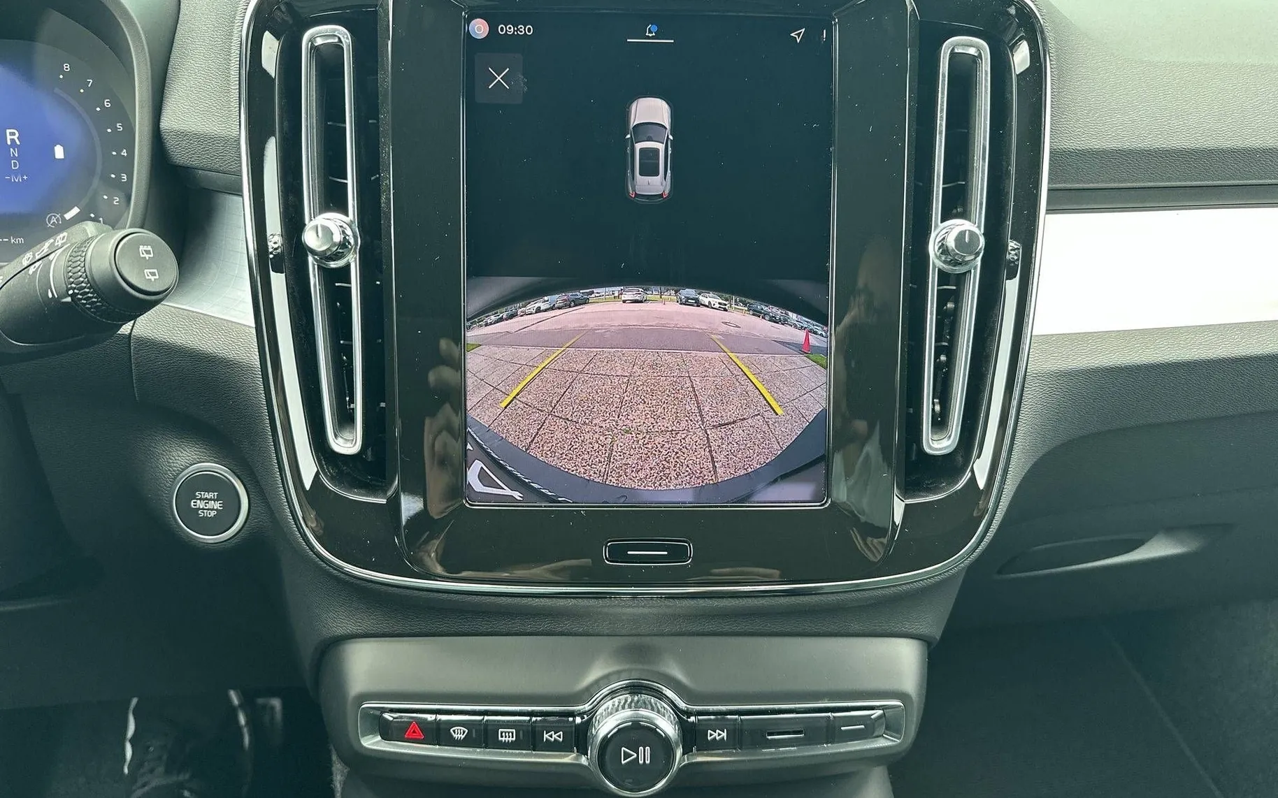 Notranja slika - Volvo XC40 - B3 P Core AT DCT 3 leta garancije + 3 servisi... - 14