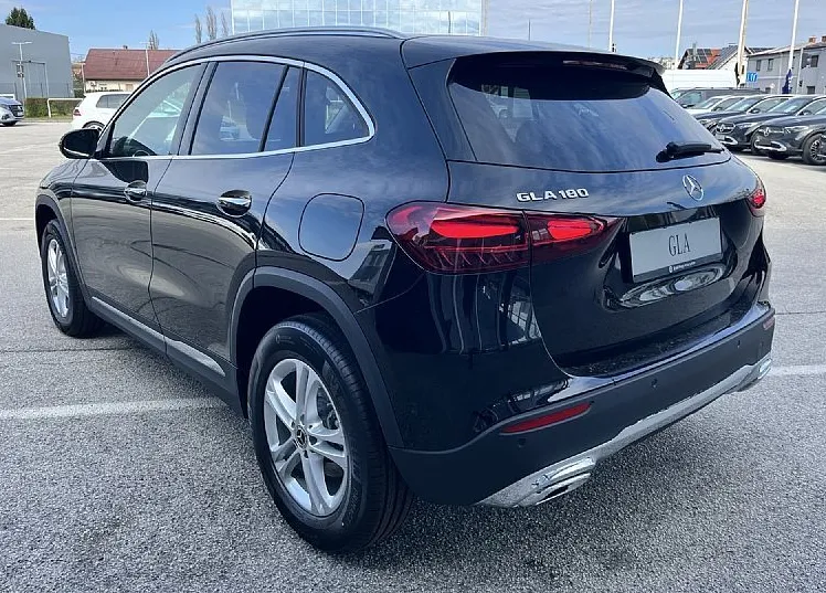 Zunanja slika - Mercedes-Benz GLA-Razred - 180 Progressive ...na zalogi... - 7