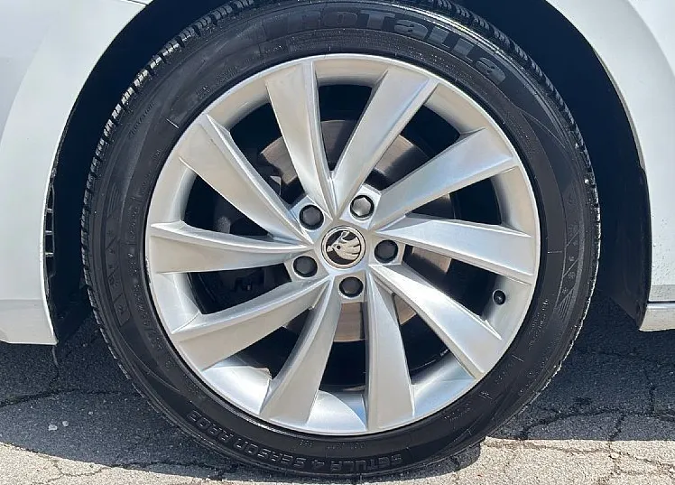 Zunanja slika - Škoda Superb - 2.0 TDI-LED-NAVI-MEMORY-18COL-PDC+KAM-GRETJE - 7