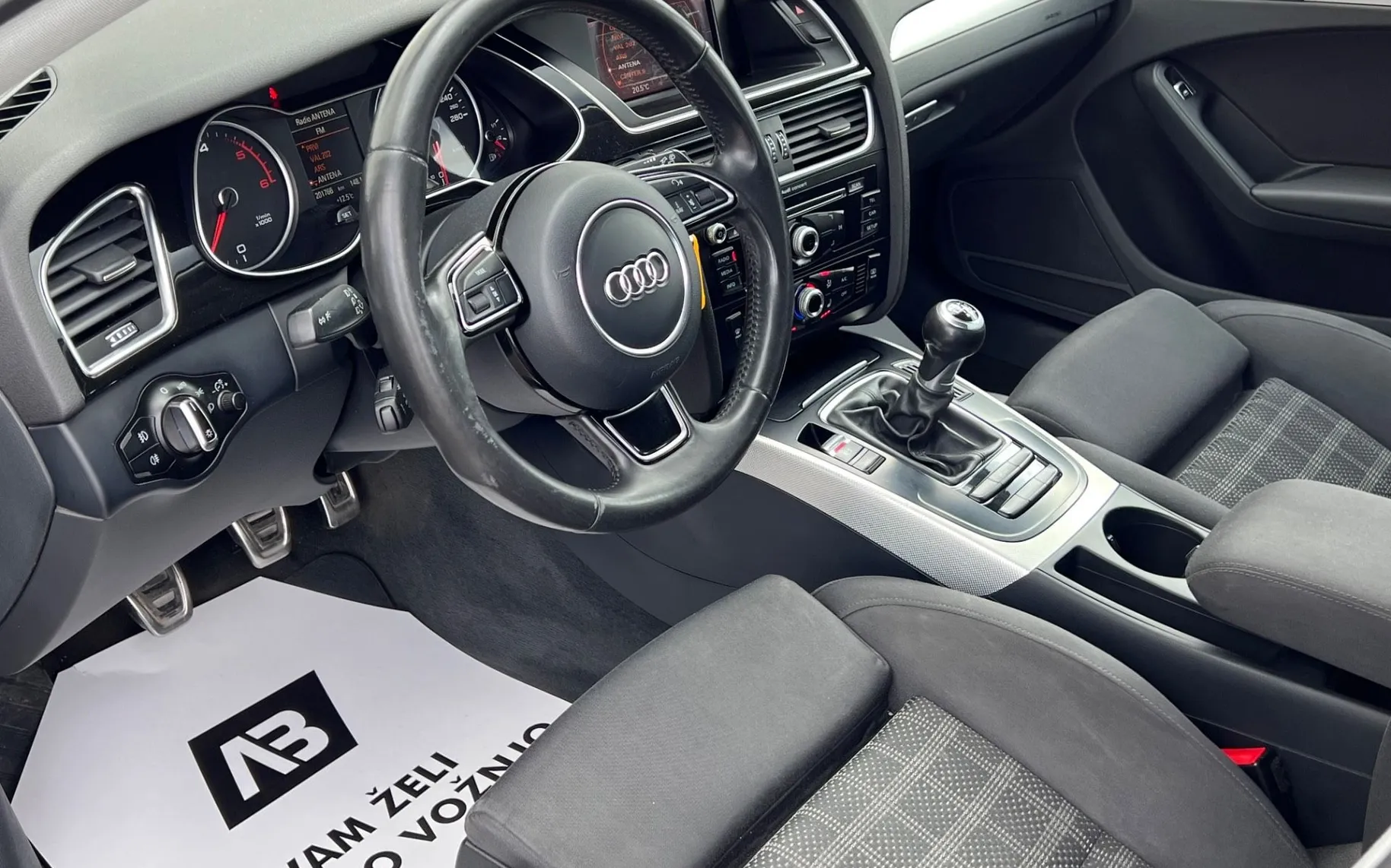 Notranja slika - Audi A4 Avant - 2.0 TDI S-LINE+Style Sport 110  150 +ACC+AUTOHOLD. - 10