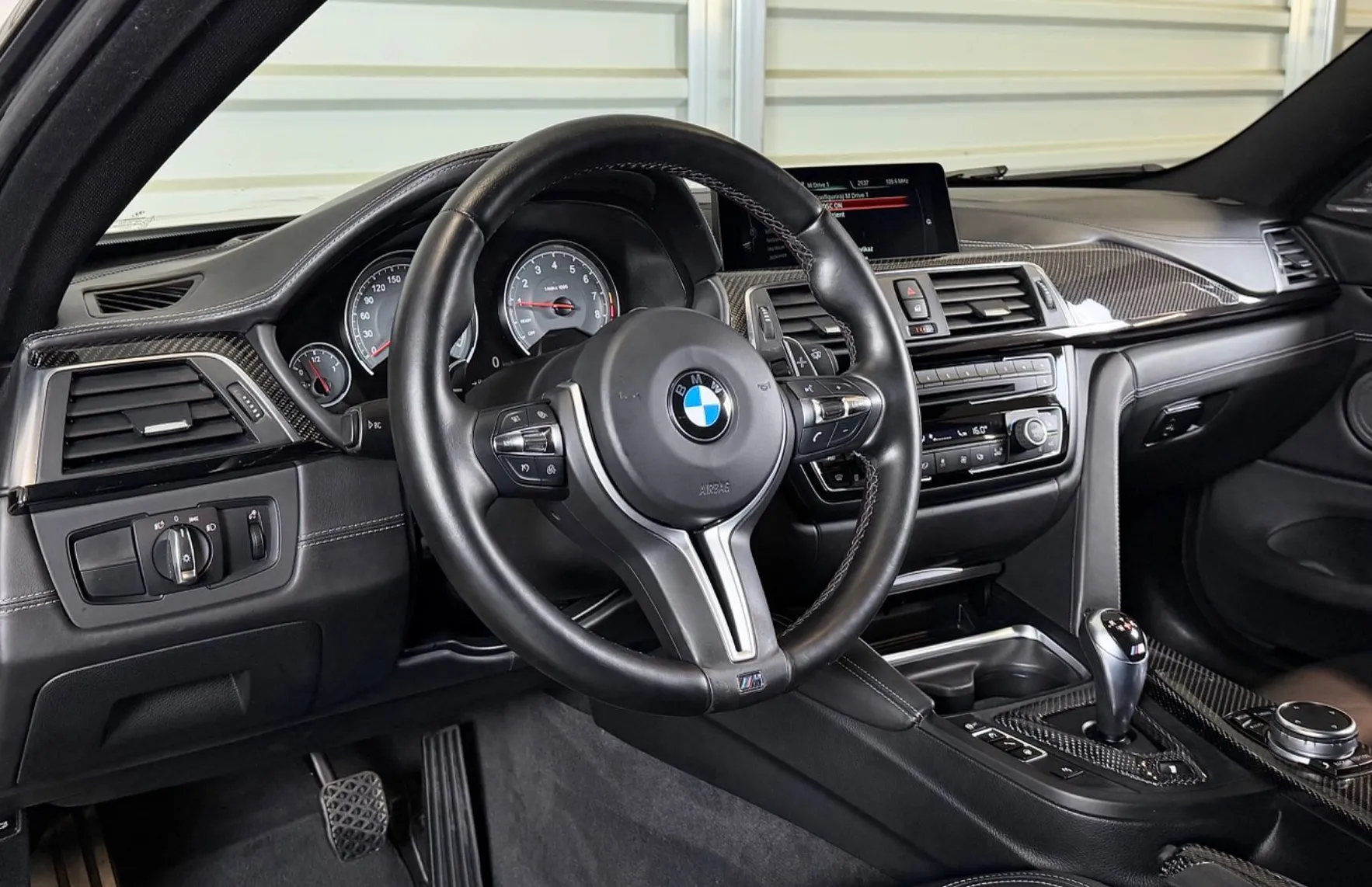 Zunanja slika - BMW M4 - Coupé - HARMAN - CARBON - KAMERA - HUD - PDC - 7