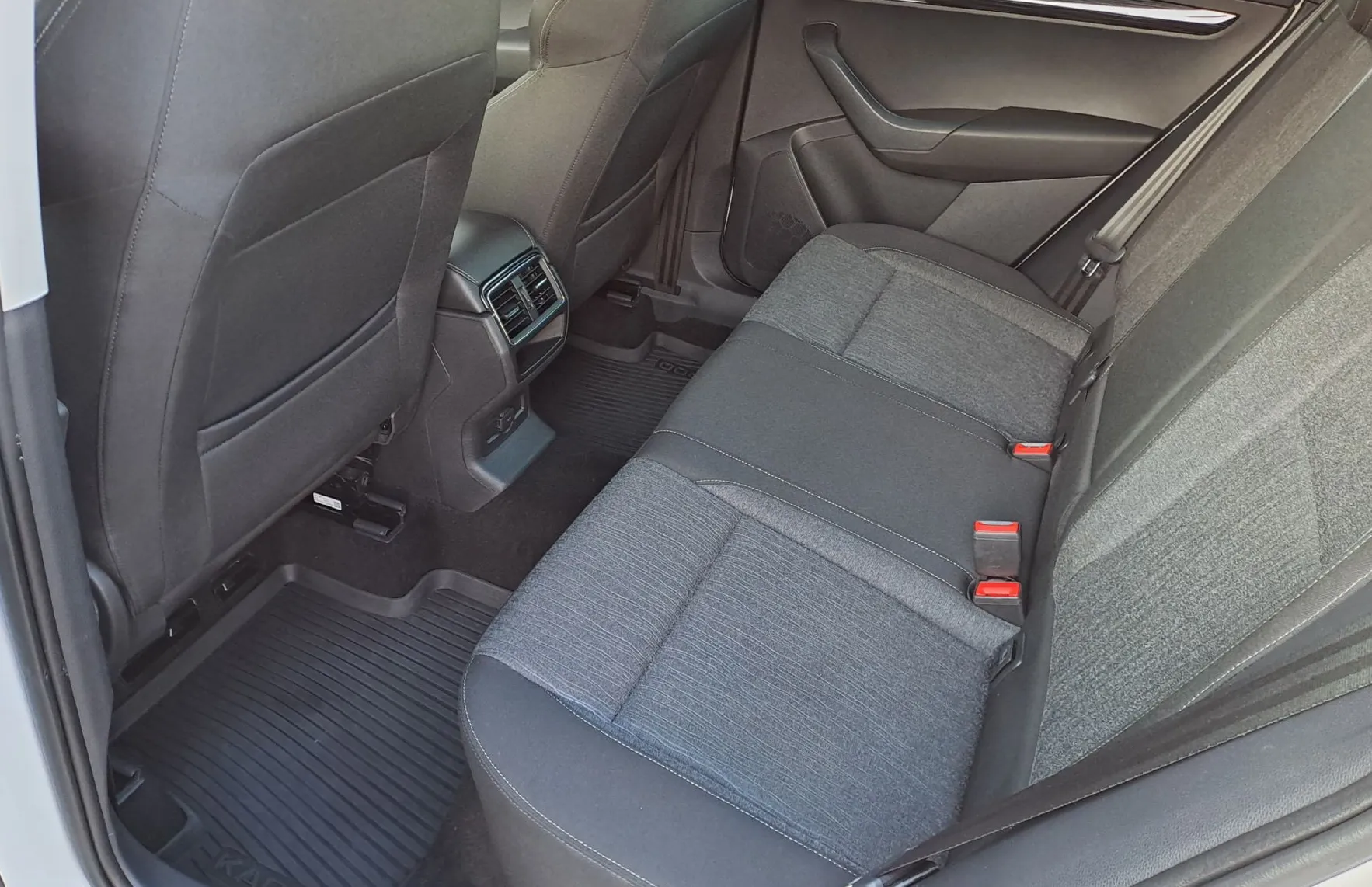 Zunanja slika - Škoda Karoq - Style 1.6 TDI - 6