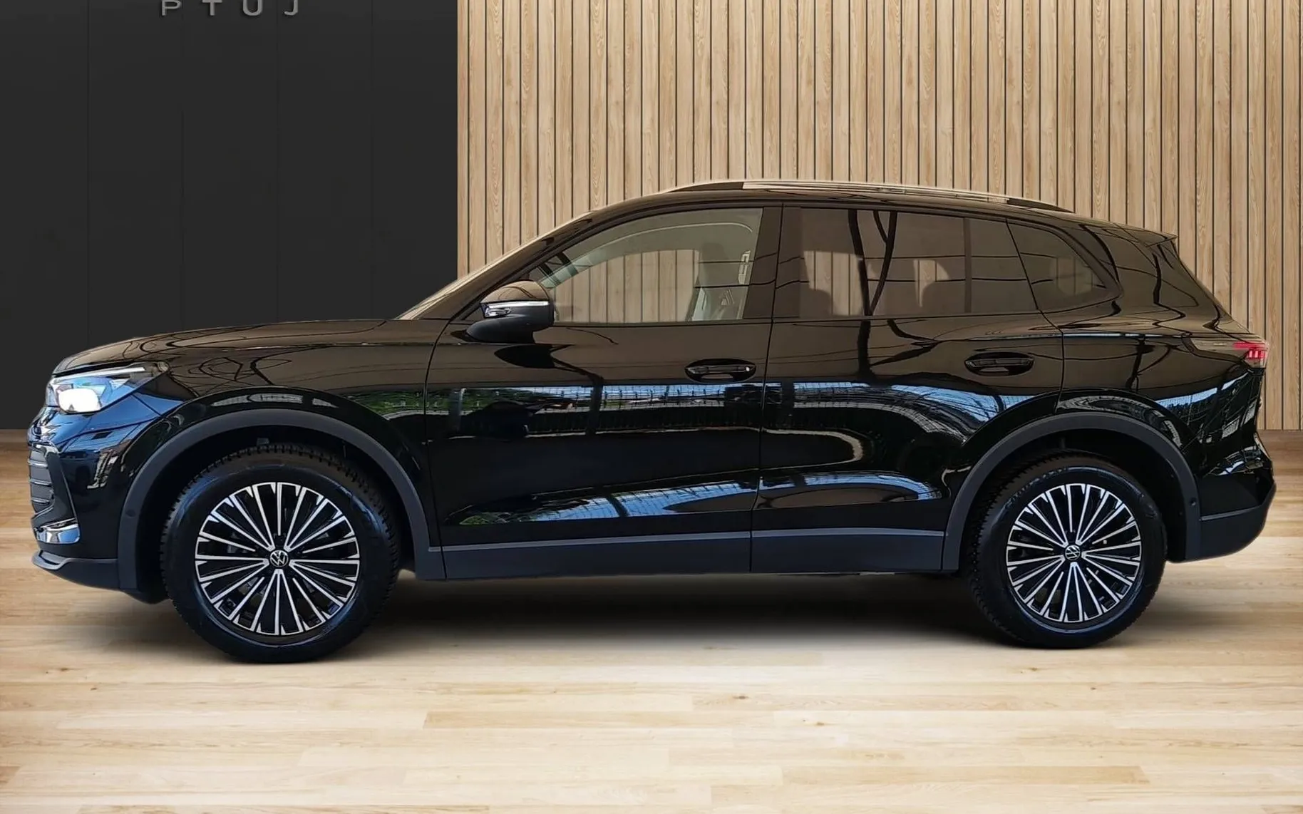 Notranja slika - Volkswagen Tiguan - 1.5 eTSI BMT Life DSG 1 Lastnik-Tov.garancija - 8