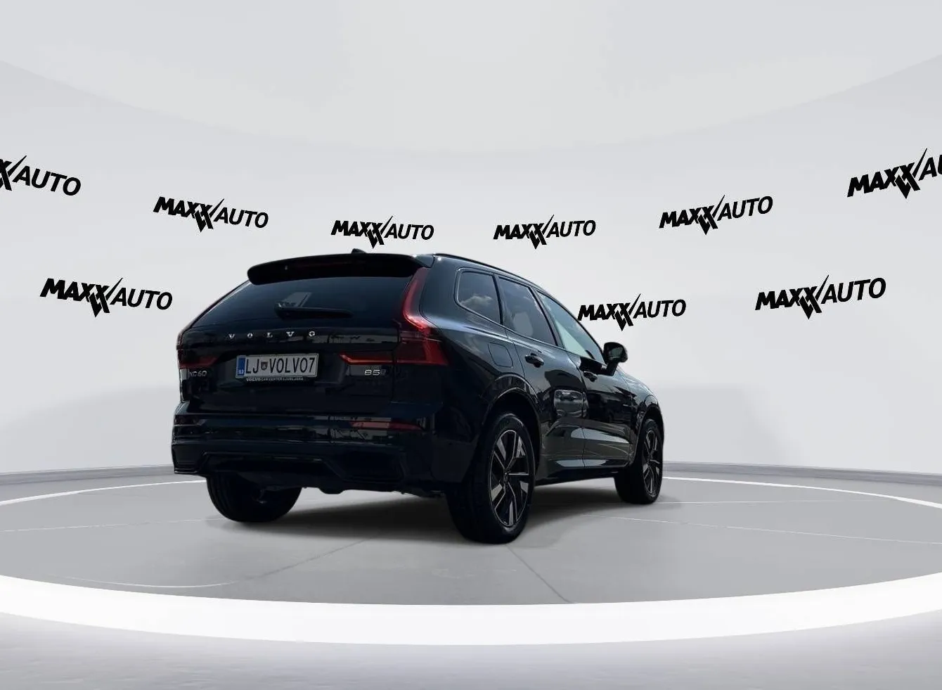 Zunanja slika - Volvo XC60 - B5 P AWD Plus Dark Avt. - 5