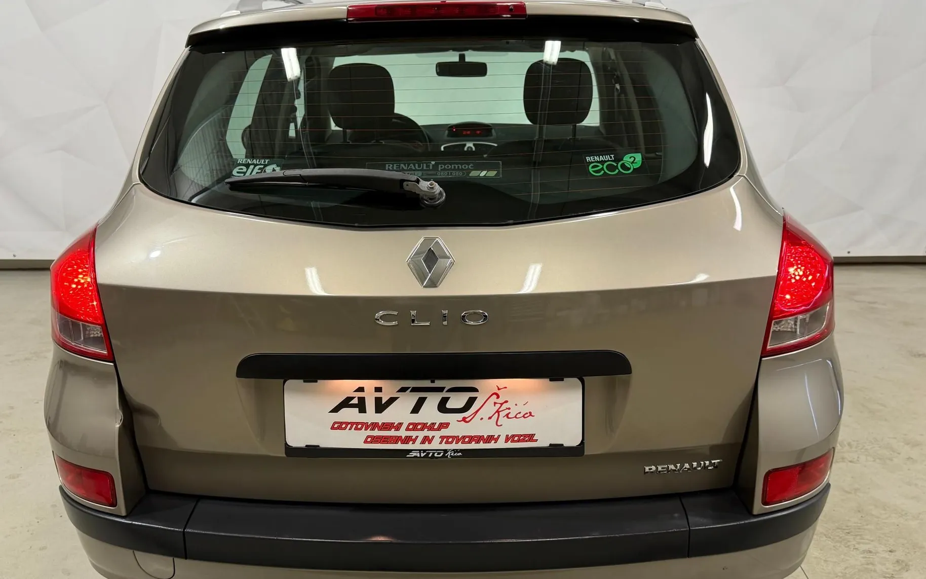 Notranja slika - Renault Clio - Grandtour 1.5 dCi-TEMPOMAT-KLIMA-TRAJNIK - 8