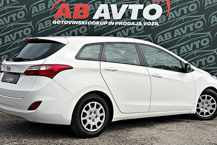 Zunanja slika - Hyundai i30 Wagon - 1.6 CRDi Comfort+94KW+LED+PROSTOROČNO TEL+AVTKLIMA - 5