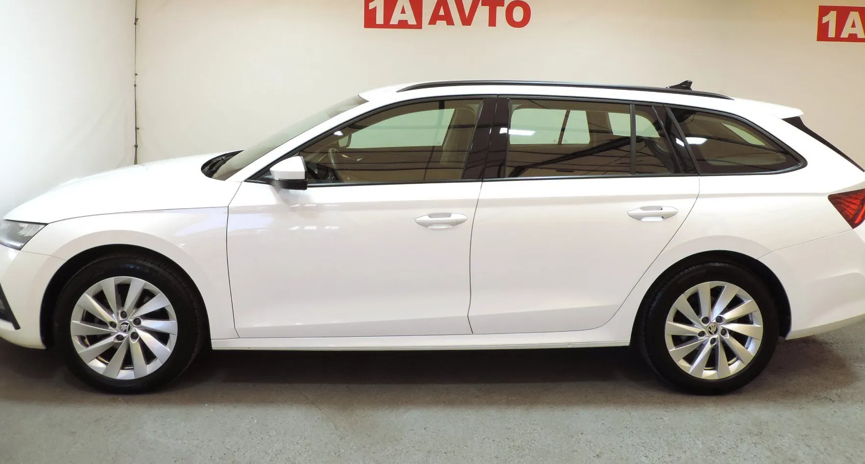Zunanja slika - Škoda Octavia - Combi 2.0 TDI Ambition AVT. KLIMA-KAMERA-KOT NOVA - 8