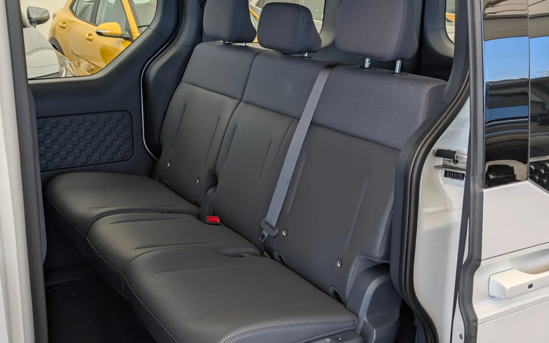 Zunanja slika - KIA PV5 Passenger - 71.2 kWh baterija 120 kW 163 KS Quantum - 6