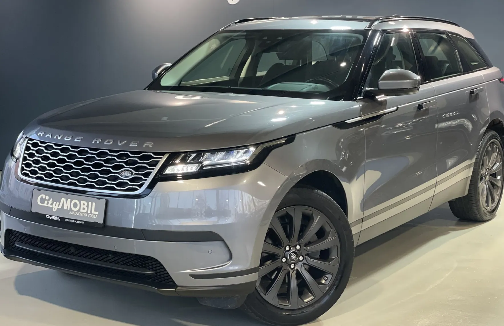Zunanja slika - Land Rover Range Rover Velar - PANORAMA-ALCANTARA-KEYLESS-NAVI-GRETJE-RADAR-LE - 1