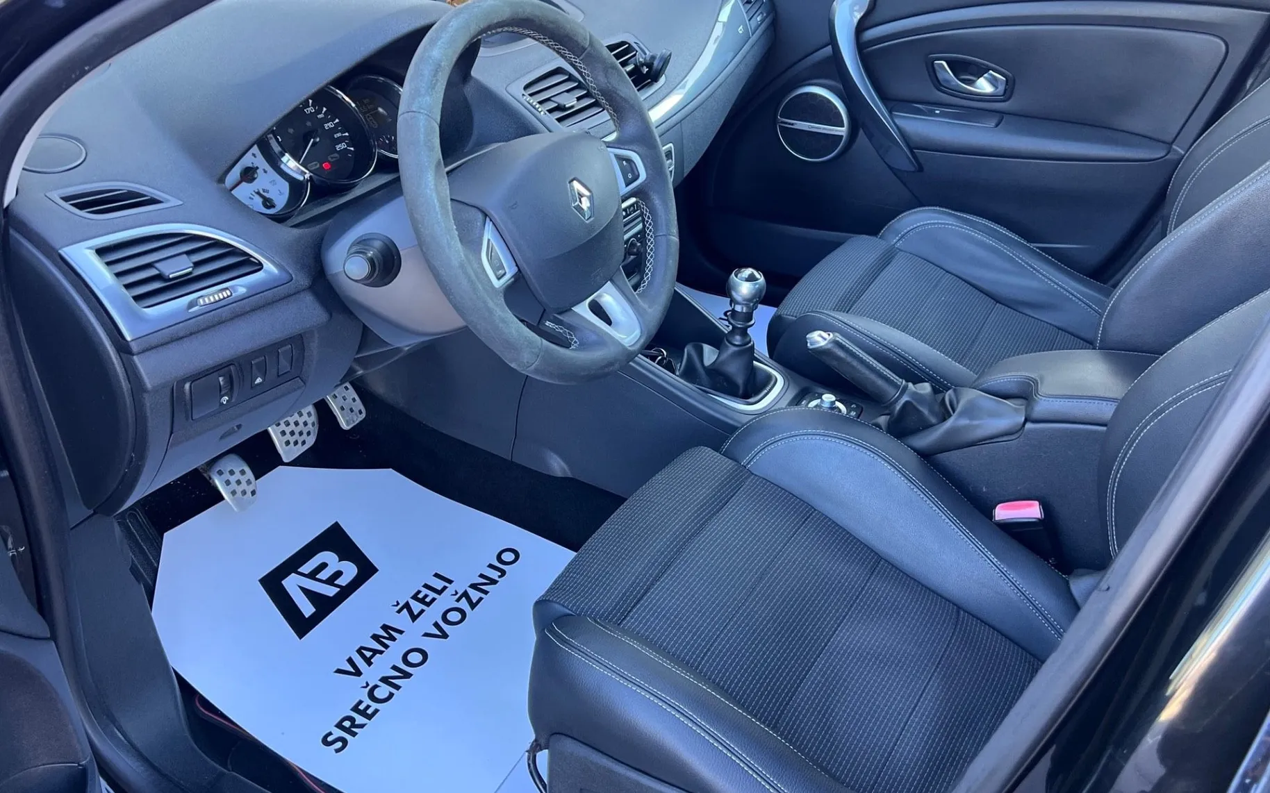 Notranja slika - Renault Megane - GT LINE 2.0 dCi+160KM+BOSE+XENON+NAVI+ALU - 10