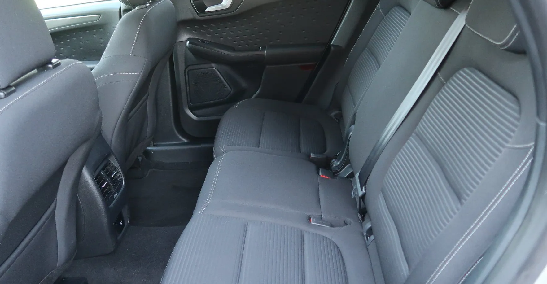 Zunanja slika - Ford Kuga - 1.5 TDCI Titanium Aut.-ALU-NAVI-PDC-LED - 13