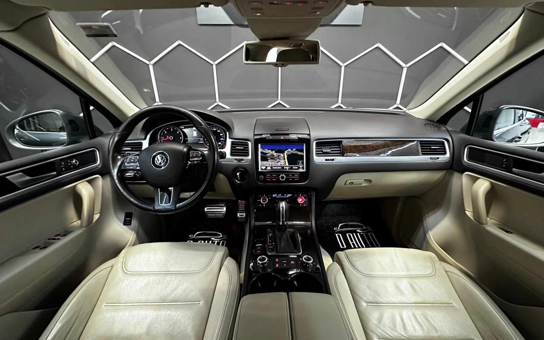 Notranja slika - VW Touareg - 3.0 V6 TDI Tiptronic - ZRAČNO-XENON-NAVI-MEMORY….. - 9