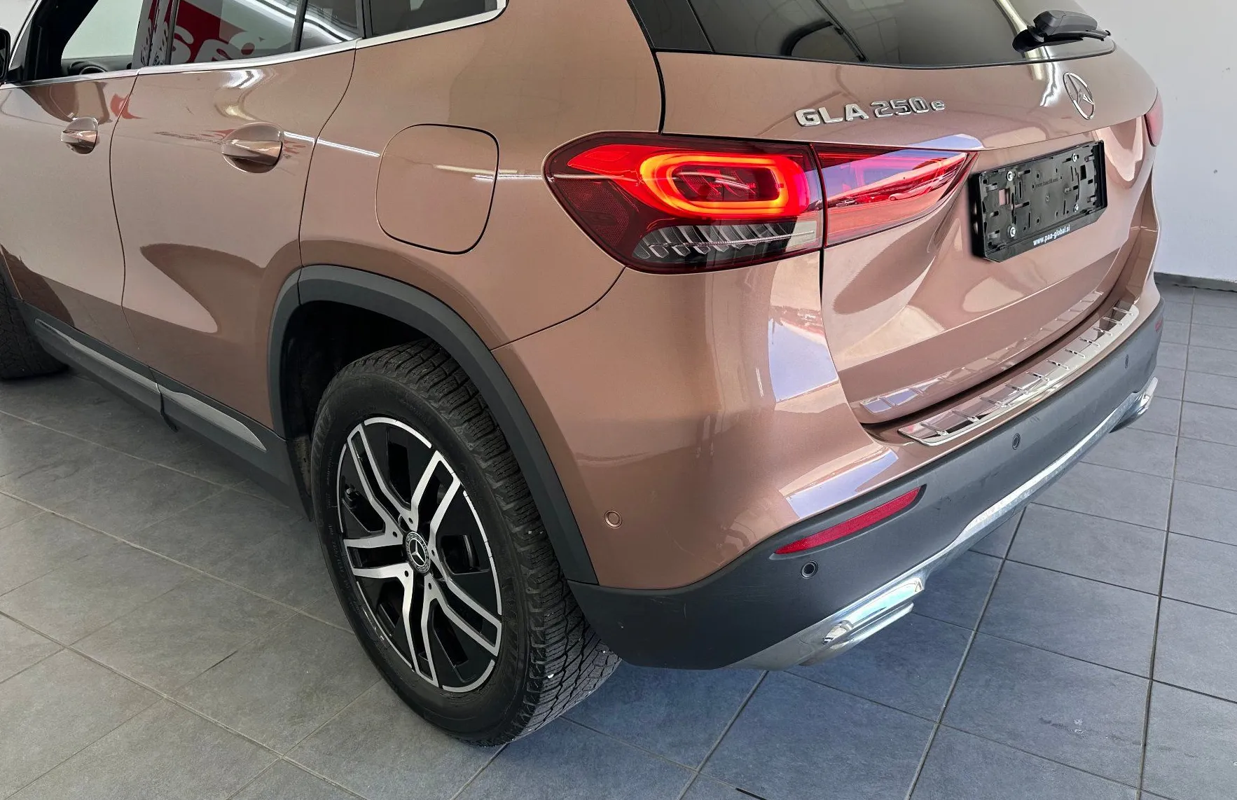 Zunanja slika - Mercedes-Benz GLA-Razred - 250 e Avt.KAMERA.NAVI.ACC.LED.USNJE.SAMO 49.000 KM - 18