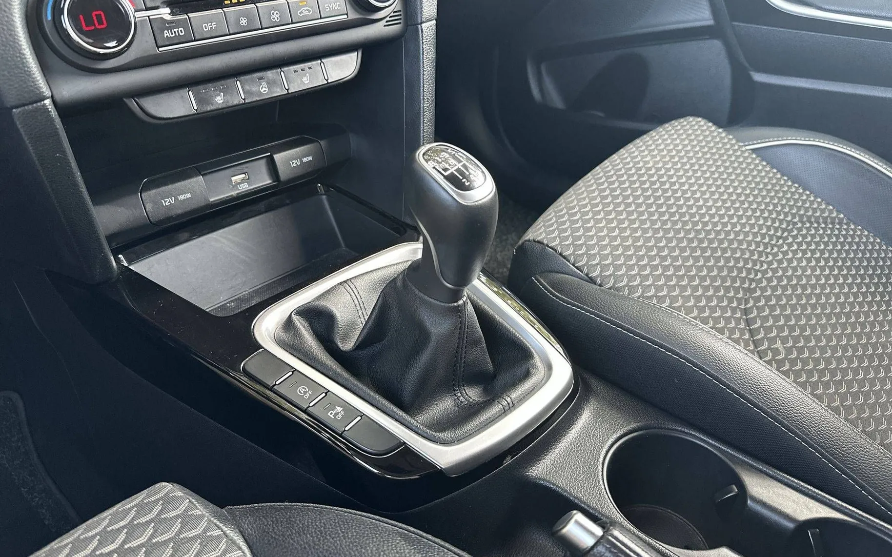 Notranja slika - KIA XCeed - 1.0 T-GDI EX WAY M T - 20