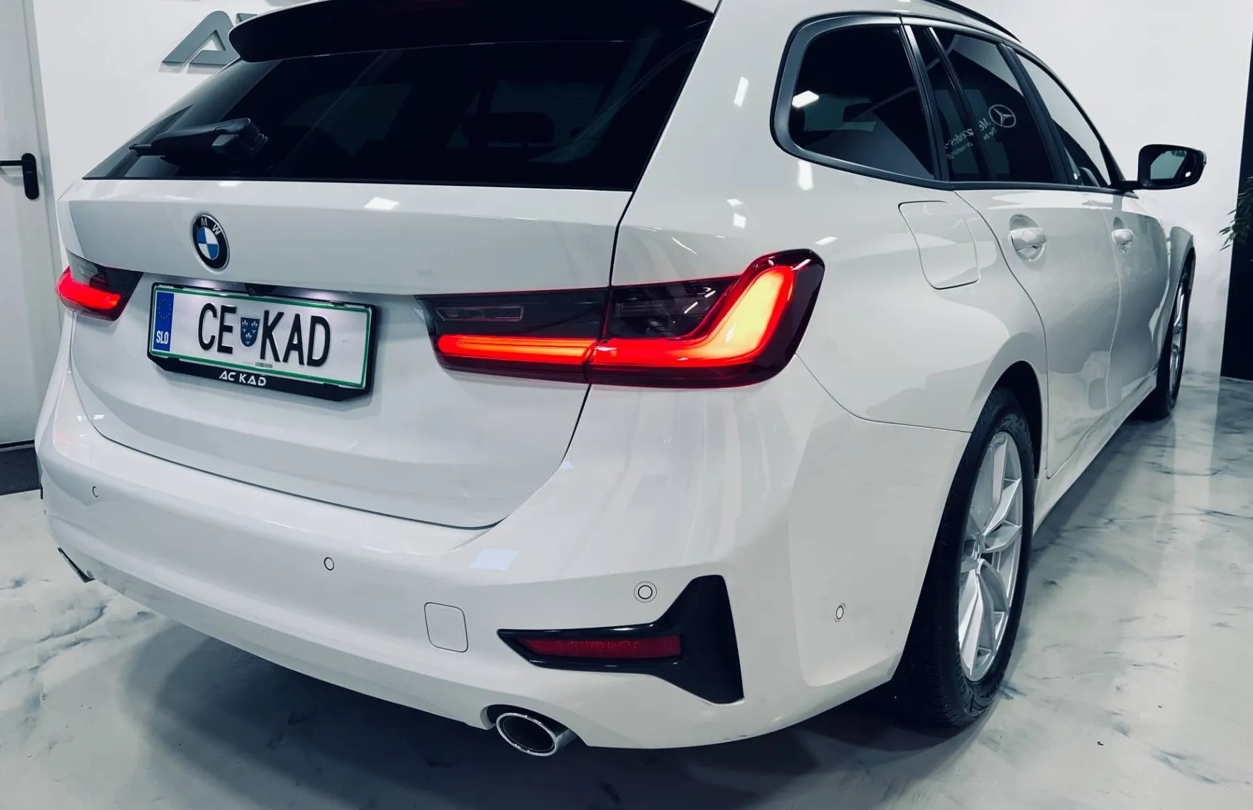 Zunanja slika - BMW Serija 3 - Touring: 318d LED-NAVI-KAMERA-ACC - 4