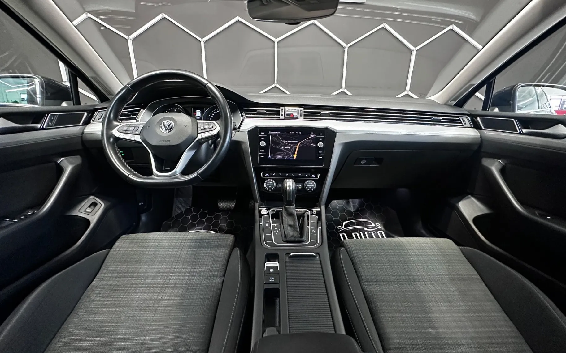 Notranja slika - VW Passat Variant - 2.0 TDI  DSG+KAMERA+NAVI+KLJUKA+ACC+F1 - 20
