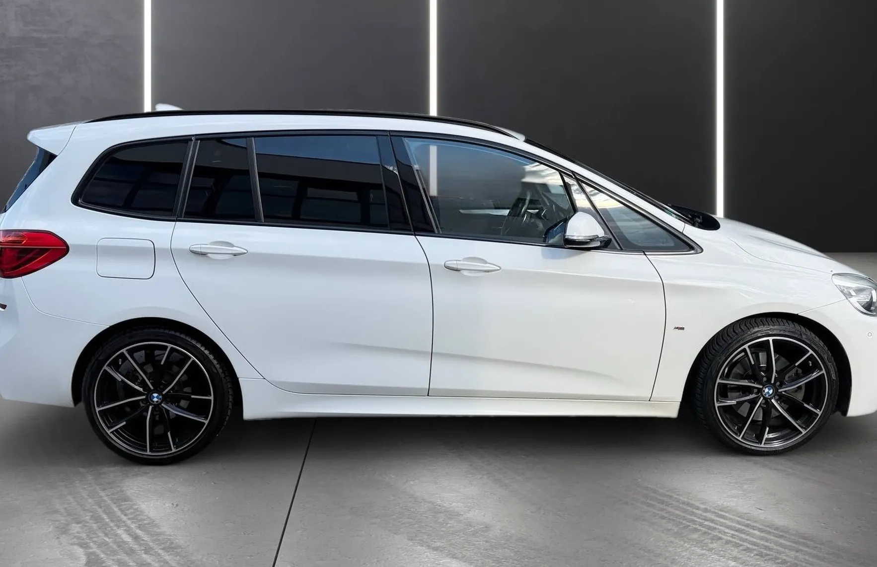Zunanja slika - BMW Serija 2 - Gran Tourer: 220d M SPORT PAKET LED PDC NAVI TEMPOMAT GR - 9