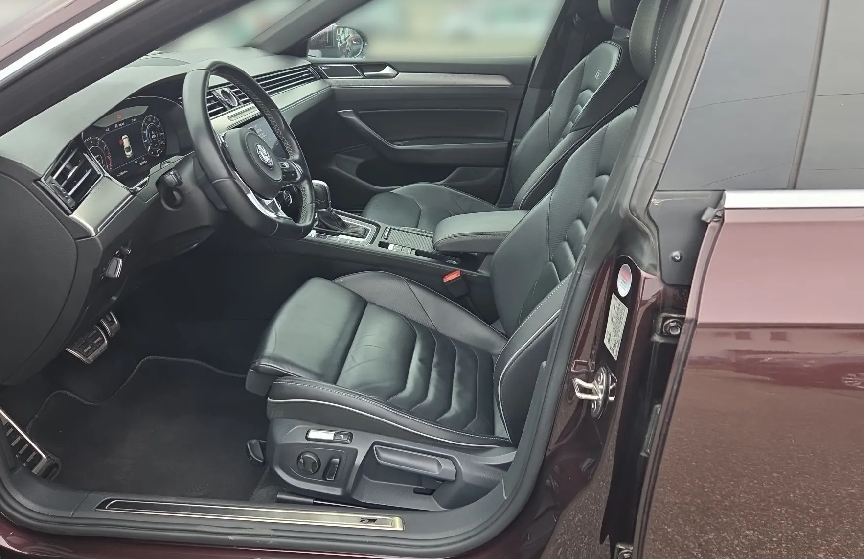 Zunanja slika - VW Arteon - 2.0 TSI avt. 140kW R-Line rezerviran - 7