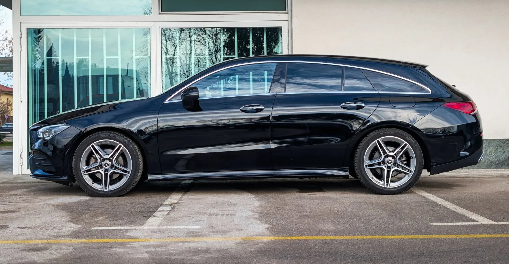 Zunanja slika - Mercedes-Benz CLA-Razred - CLA Shooting Brake CLA 200 AMGLine LED kamera Ambient. Keyless - 8