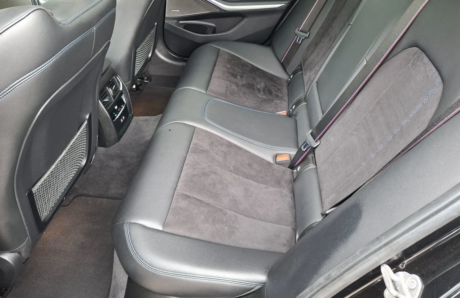 Zunanja slika - BMW Serija 3 - Touring: 330e xDrive Touring M Sport Avt. - 9