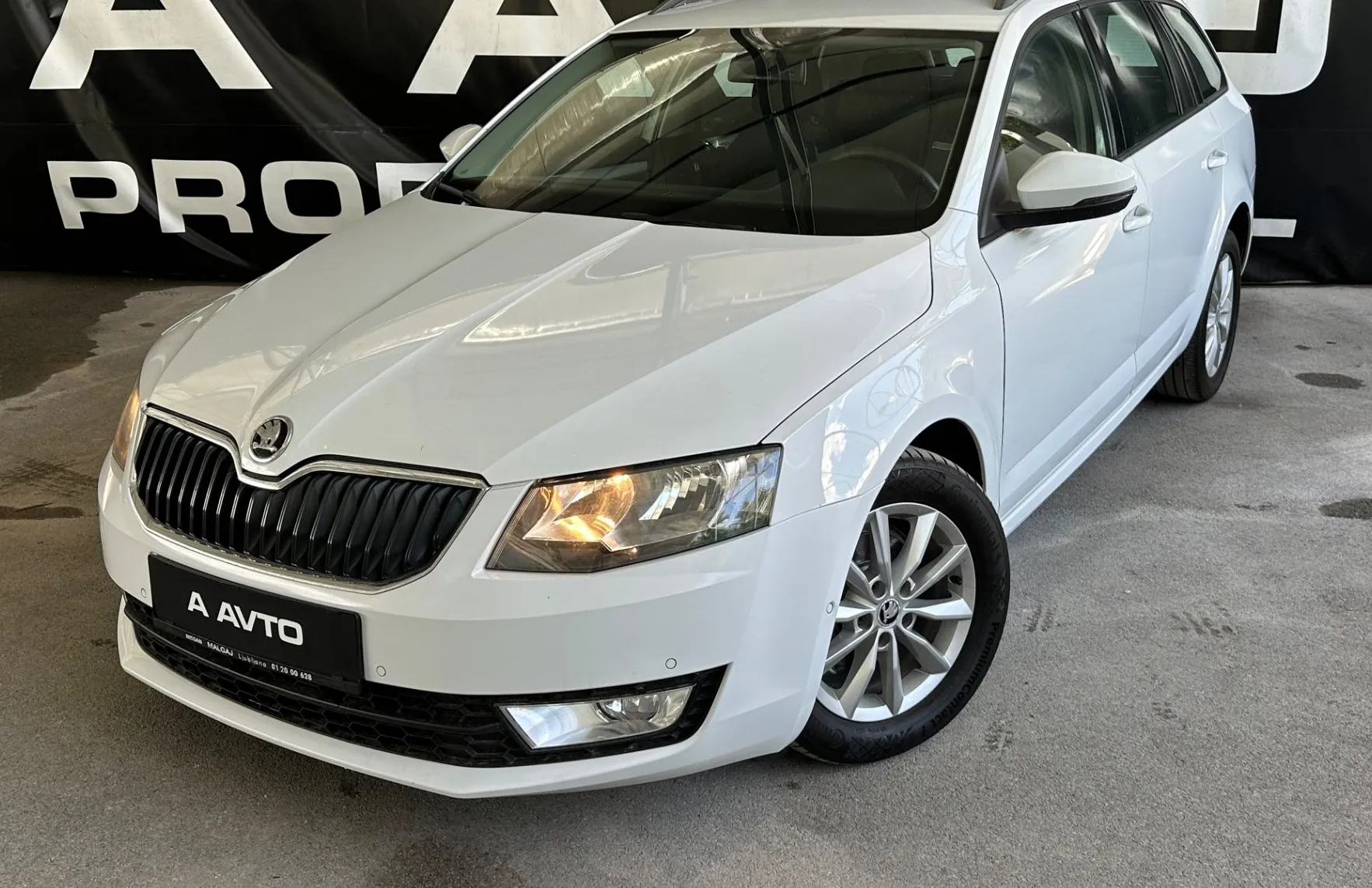 Zunanja slika - Škoda Octavia - Combi 1.6 TDI Ambition DSG-NAVI-AVT.KLIMA-2xPDC - 1