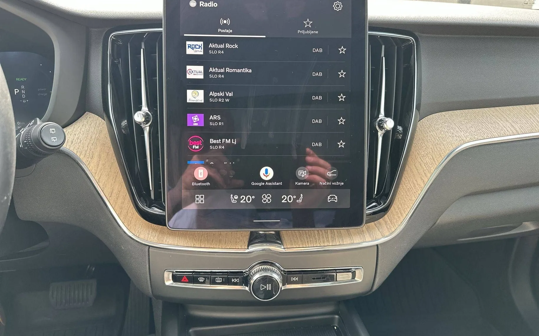 Notranja slika - Volvo XC60 - T6 AWD Recharge Twin Engine Plus Dark Avt. - 16