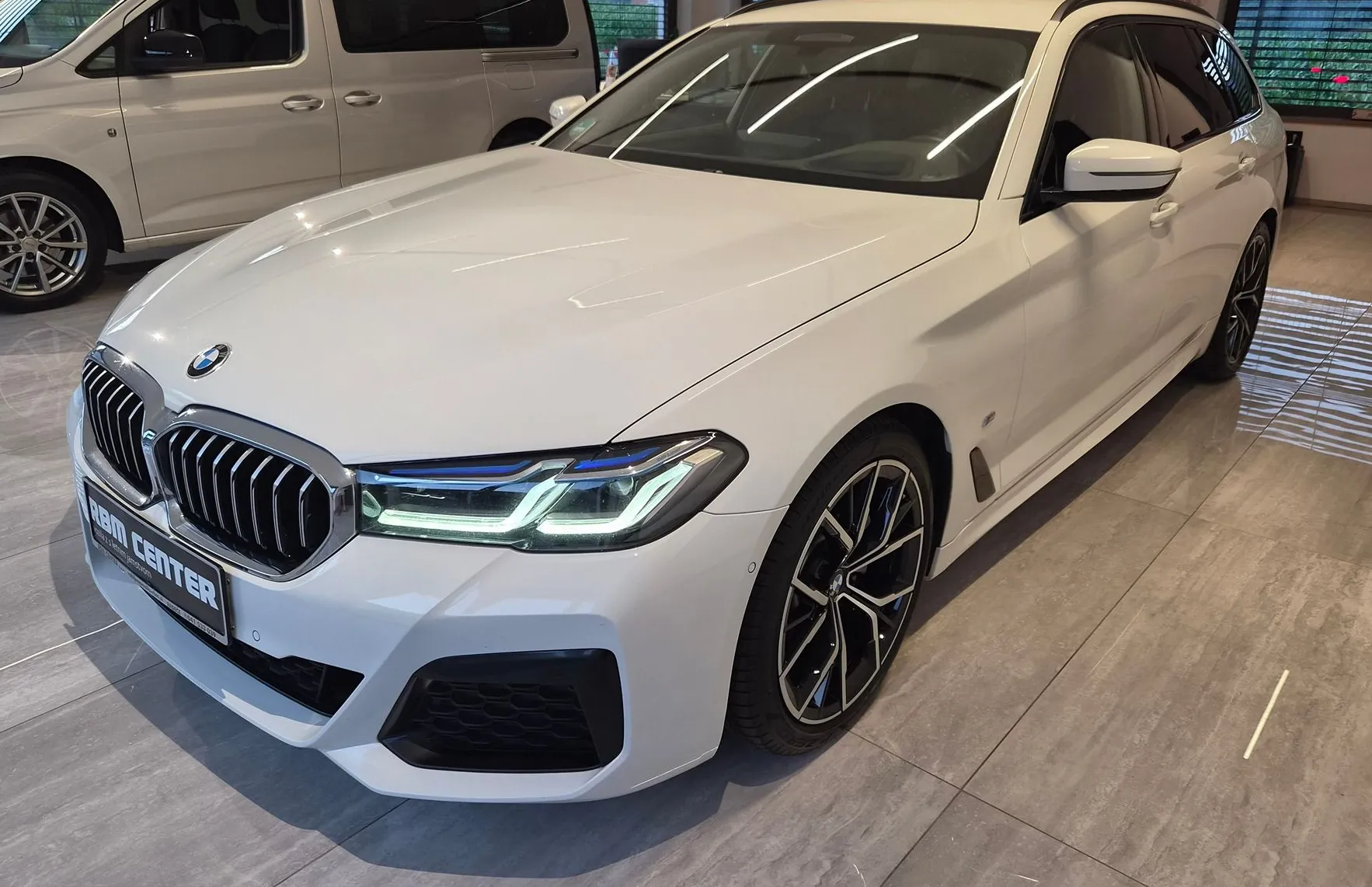 Zunanja slika - BMW Serija 5 - Touring: 520d xDrive MSPORT|LASER|HUD|VL.KLJUKA|KEYLESS| - 5