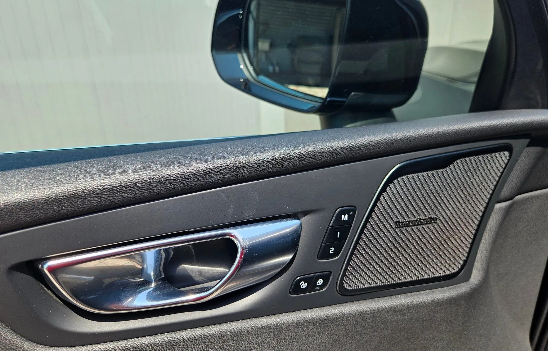 Zunanja slika - Volvo XC60 - B4D AWD Inscription Luxe Avt.+22 COL+2x Memory - 17