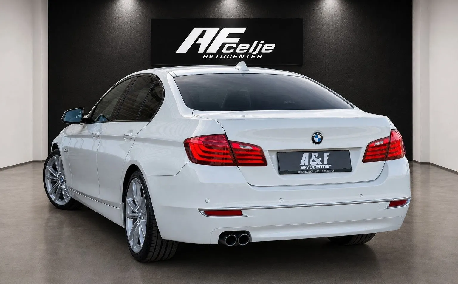 Notranja slika - BMW serija 5: - 520XD-4X4-AUT-HEAD UP-LIZING ZA TUJCE-NAVI- - 7