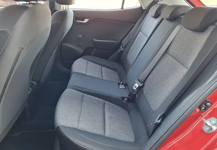 Zunanja slika - KIA Stonic - 1.2 DPI 62 kW  84 KM  LX Fun M T - 11