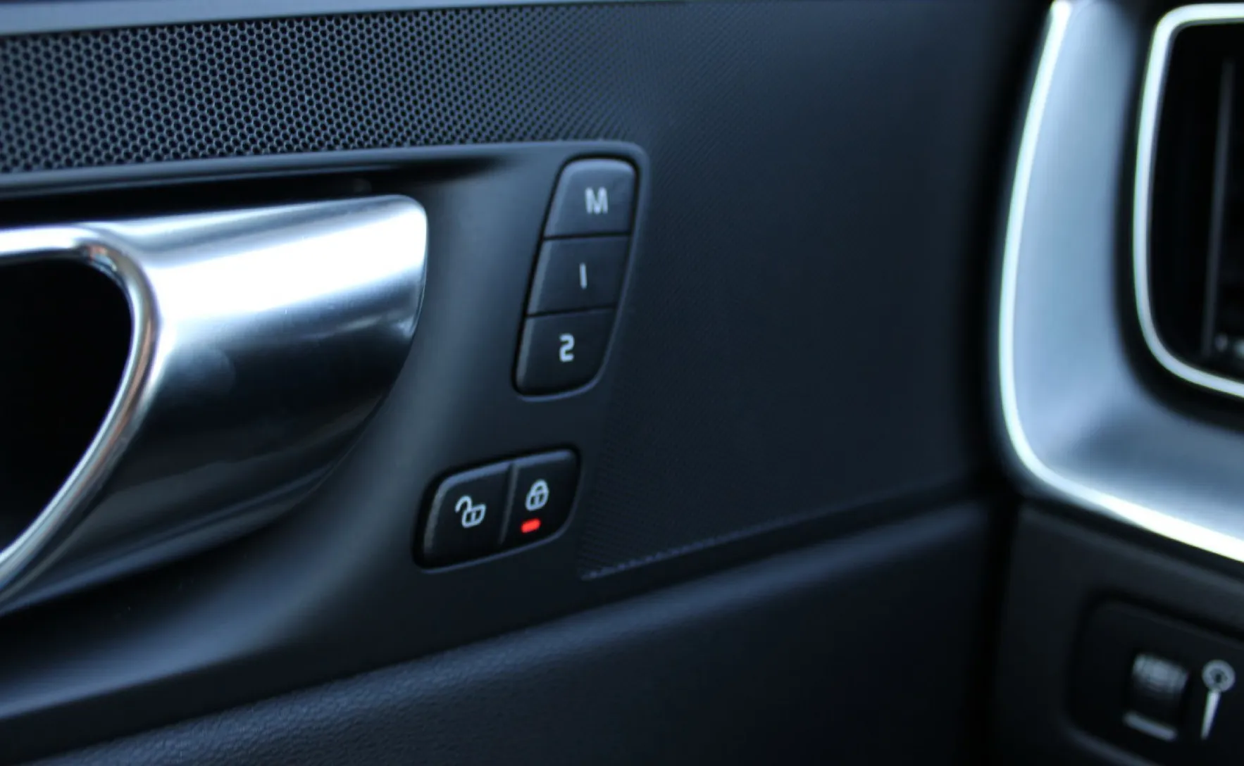 Zunanja slika - Volvo XC60 - B4D AUT Momentum -VIRTUAL-LED-KAMERA-NAVI-MEMORY - 20