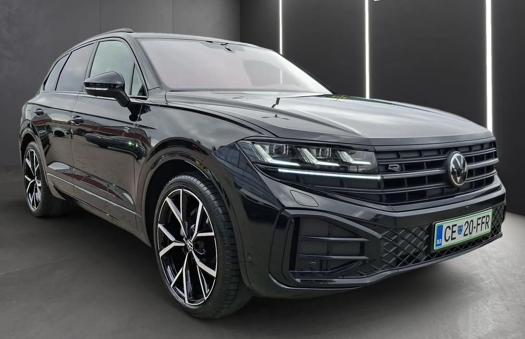 Zunanja slika - VW Touareg - R-Line 3.0 V6 TDI 286KM Black Style - 2