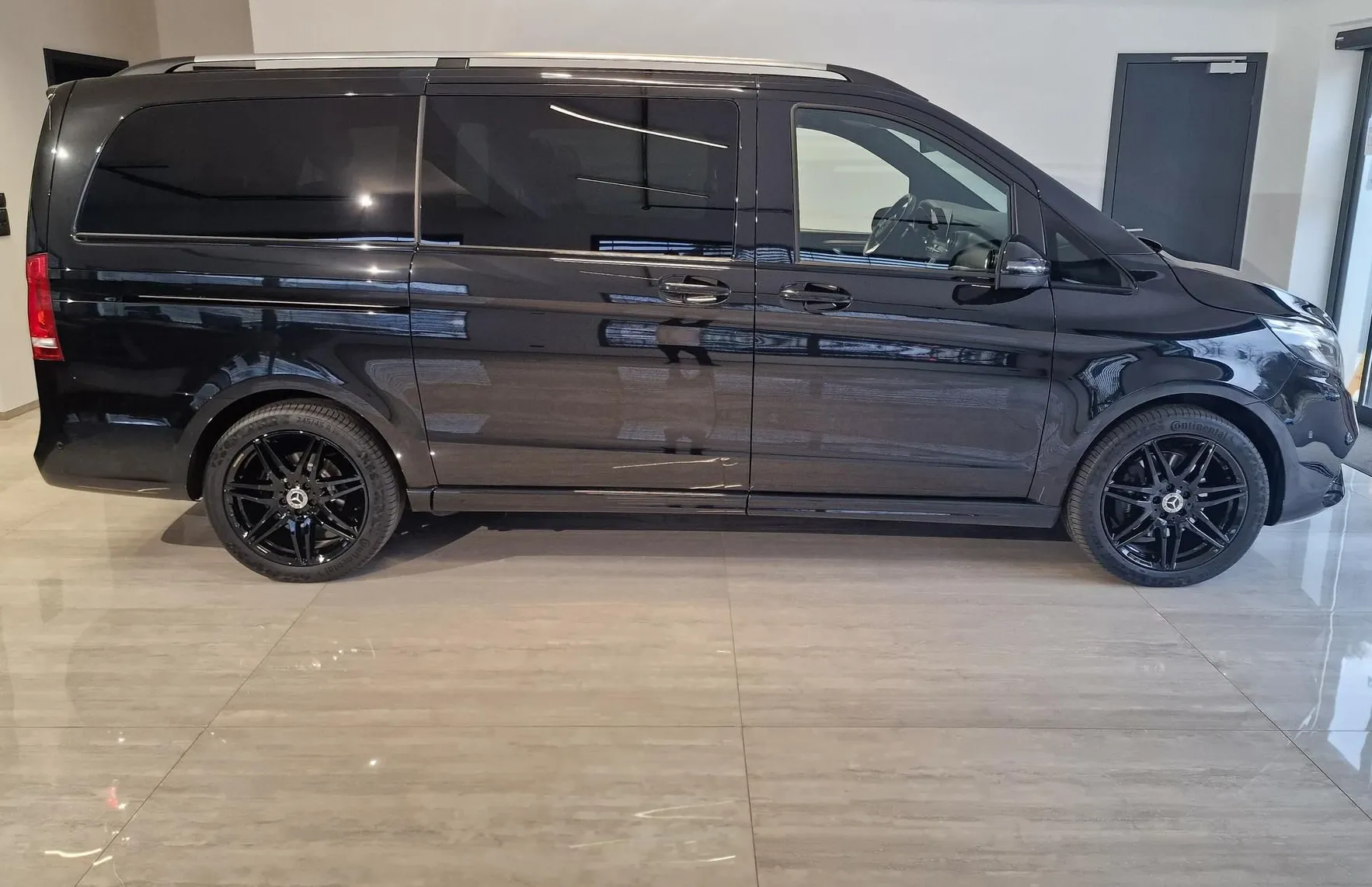 Zunanja slika - Mercedes-Benz V-Razred - V 300d LONG|AMG LINE|4X4|PAN|360|BURMESTER| - 2