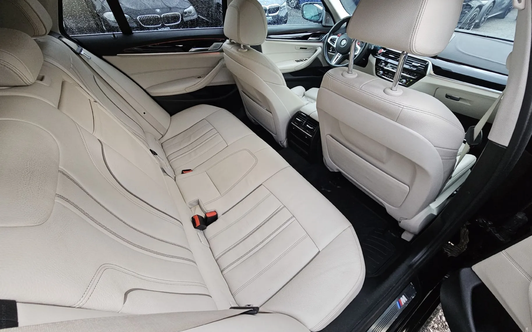 Notranja slika - BMW serija 5 Touring: - 530i xDrive |M-IZPUH-VOLAN|BOWERS|KAMERA|AMBIENT| - 11