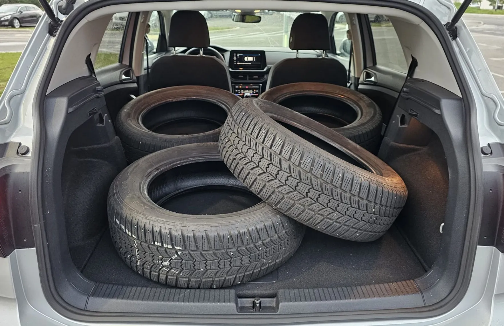 Zunanja slika - Volkswagen T-Cross - 1.0 TSI BMT 4Joy |Slovenski|1 lastnik|kot nov| - 9