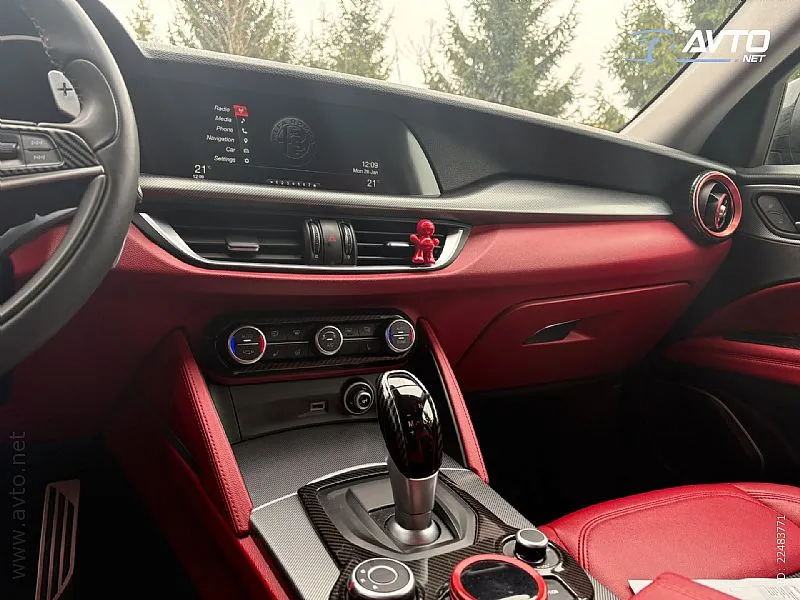 Notranja slika - Alfa Romeo Stelvio - Q4 2,2 Diesel 210 Business Avt. - 5